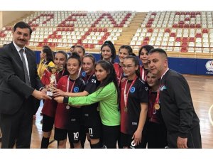 Buldanlı Kız Futsal takımı turnuvada Denizli birincisi oldu