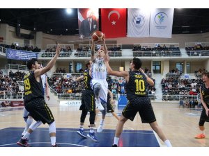 Denizli Basket ligin bitimine 2 hafta kala liderliğini garantiledi