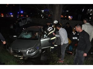 Çarpışan otomobiller kanala uçtu: 7 yaralı