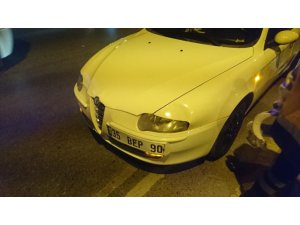 Pendik’te yolun karşısına geçmek isteyen yayalara araç çarptı: 2 yaralı