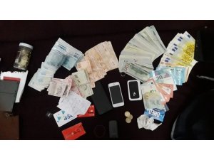 İzmir’de FETÖ’nün hücre evlerine dev operasyon: 42 gözaltı