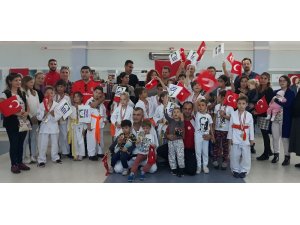 Foça’lı sporcuların terfi sevinci