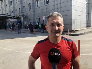 Ağaçta 2 gün mahsur kalan kediyi dağcı kurtardı