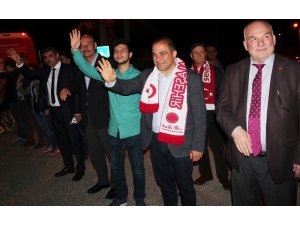 Başkan Uçak’a nazar değmesin diye üzerlik tüttürdü