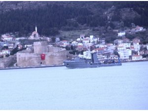 Romanya mayın arama gemisi Çanakkale Boğaz’ından geçti