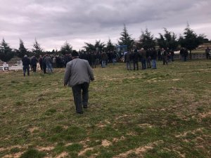 Çapa makinesine sıkışarak ölen kadın defnedildi