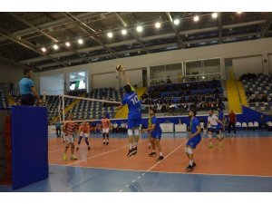 2.Lig Erkekler Yarı Final Müsabakaları heyecanı sürüyor