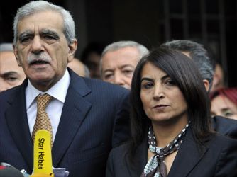 Türk ve Tuğluk ifade vermek için adliyede