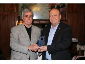 Tepecik Tuğla Spor’dan Başkan Özakcan’a plaket