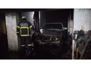 Tamir sırasında tutuşan otomobil tamirhane ve üstündeki evi yaktı