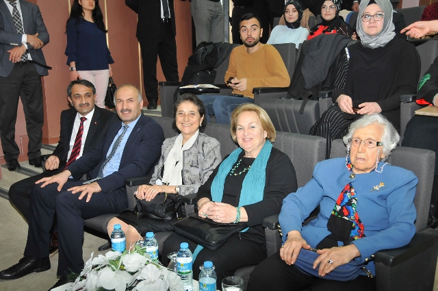 Selçuk’ta “Kadınlarda Sağlıklı Yaşlanma” konferansı düzenledi