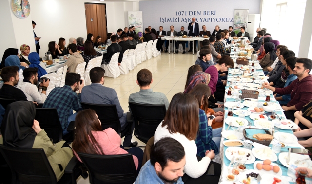 Pekyatırmacı: Geleceğin Türkiye'si gençlerle güzel olacak