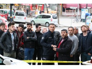 Binadan kopan sıva parçası hasara yol açtı