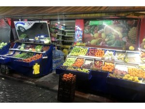 Beyoğlu’nda maganda kurşunu iş yerinin camına isabet etti