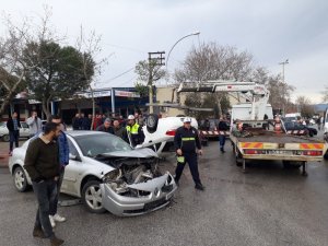 Kaza anı güvenlik kamerasına yansıdı