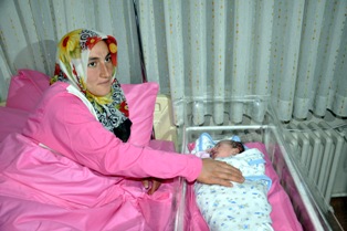 Konya'da yeni yılın ilk bebeği 'Feride' oldu