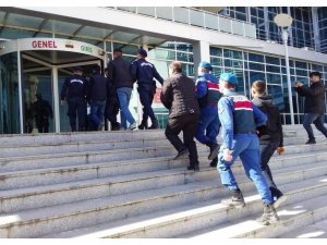 Biri 6, diğeri 9 ayrı suçtan aranan 2 cezaevi firarisi yakalandı