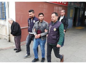 Çaldığı televizyonu evinde izlerken yakalandı