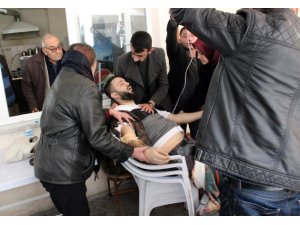Çay ocağında çalışan anne bıçaklanan oğlunu bir an olsun yalnız bırakmadı