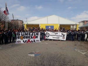 Muradiyeli çocuklara Beşiktaş forması