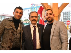 Başkan Şahin’e 3 koldan destek