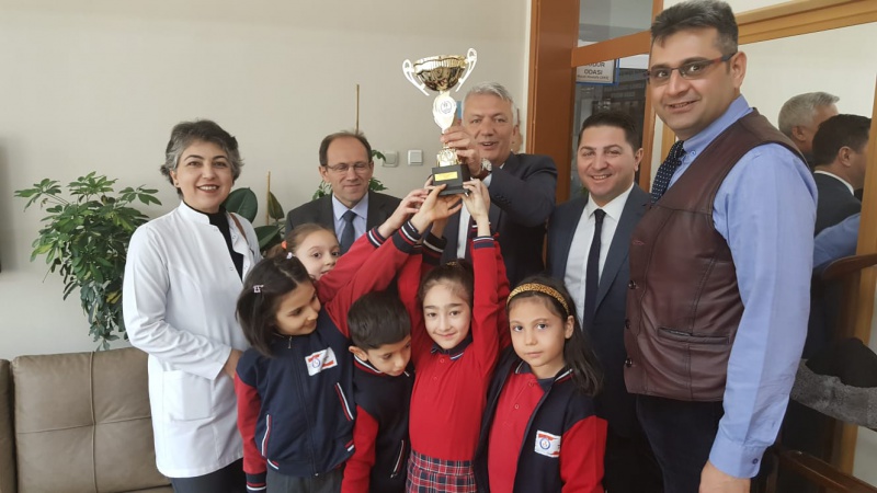 İhsan Özkaşıkçı başarıyı ödüllendiriyor