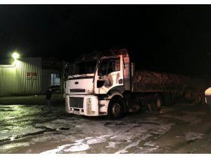 Cizre’de seyir halindeki tırın yakıt tankı patladı
