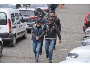 Gençlere uyuşturucu satarken yakalandı: 1 gözaltı