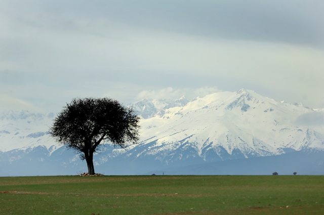 Anamas Dağları’na baharda kar yağdı