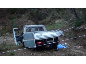 Kamyonet uçuruma yuvarlandı: 1 ölü