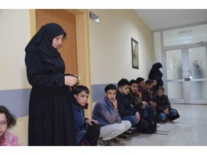 Hatay’da 13 kaçak göçmen yakalandı