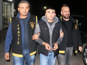 Üvey babasının kafasına bıçak saplayan zanlı tutuklandı