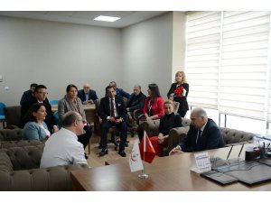 Mevlüt Uysal sağlık çalışanlarının Tıp Bayramı’nı kutladı