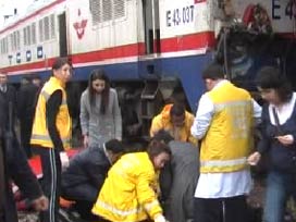 Bilecik'te iki tren çarpıştı