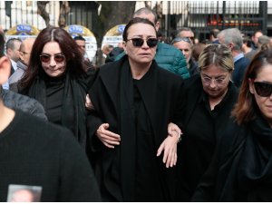 Sanatçı Demet Akbağ'ın acı günü