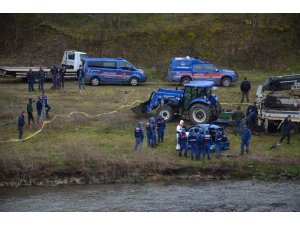 Ordu’daki kazada suya gömülen araç çıkartıldı