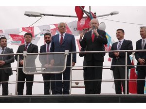 Kılıçdaroğlu vatandaşların çay teklifini geri çevirmedi