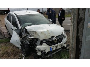 Samsun’da otomobil direğe çaptı: 1 yaralı