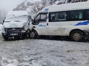 Şırnak’ta öğretmen servisi kaza yaptı: 6 yaralı