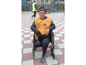 Çanakkale Zaferi yolunda tekerlekli sandalyeyle ilerliyor