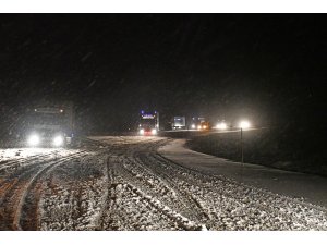 Tendürek Geçidi'nde ulaşıma kar engeli