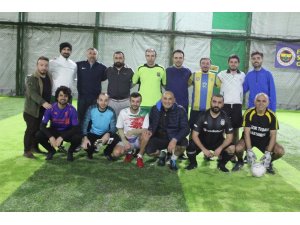 Doktorlar ve gazetecilerin maçında dostluk kazandı