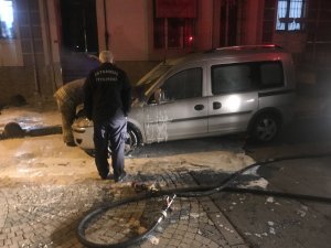 Bağcılar’da park halindeki otomobil kundaklandı