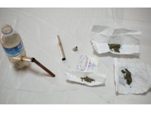 Üzerinde uyuşturucu çıkan 5 kişi gözaltına alındı
