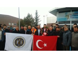 Avrupa şampiyonu çiçeklerle karşılandı