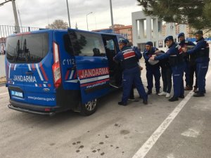 Yaşlı çifti dolandırmaya çalışan 4 kişi tutuklandı