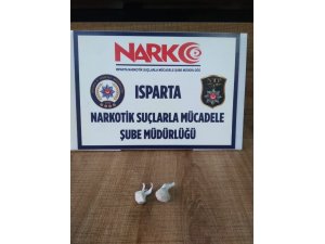 Polisin yol kontrolünde şüphelendiği şahıslardan eroin çıktı