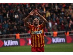 Deniz Türüç yeniden Milli takımda