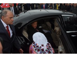MHP Genel Başkanı Bahçeli, Mengen'de vatandaşları selamladı