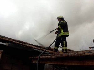 Sarıgöl’de samanlık yangını